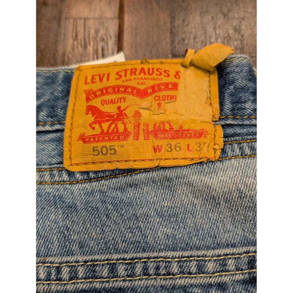 Levis 505 Jeans Mens 36x32 Blue Denim Straight Leg Zip Fly‎ Red Tab Medium Wash